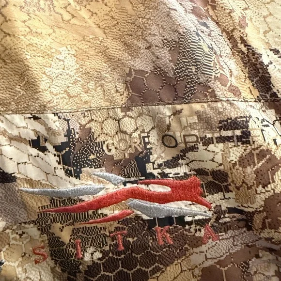 SITKA Camo Puffer Jacket Size Medium